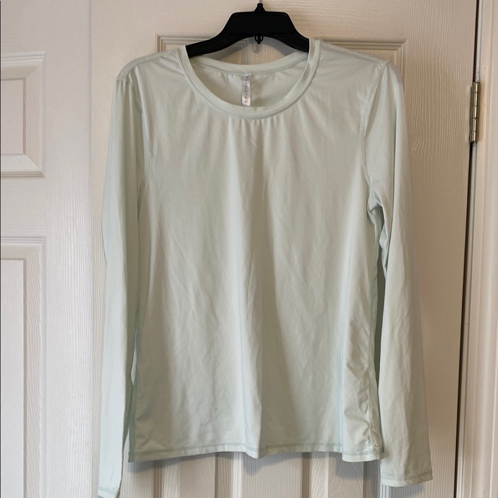 Fabletics Fitted Green Long Sleeve T-Shirt